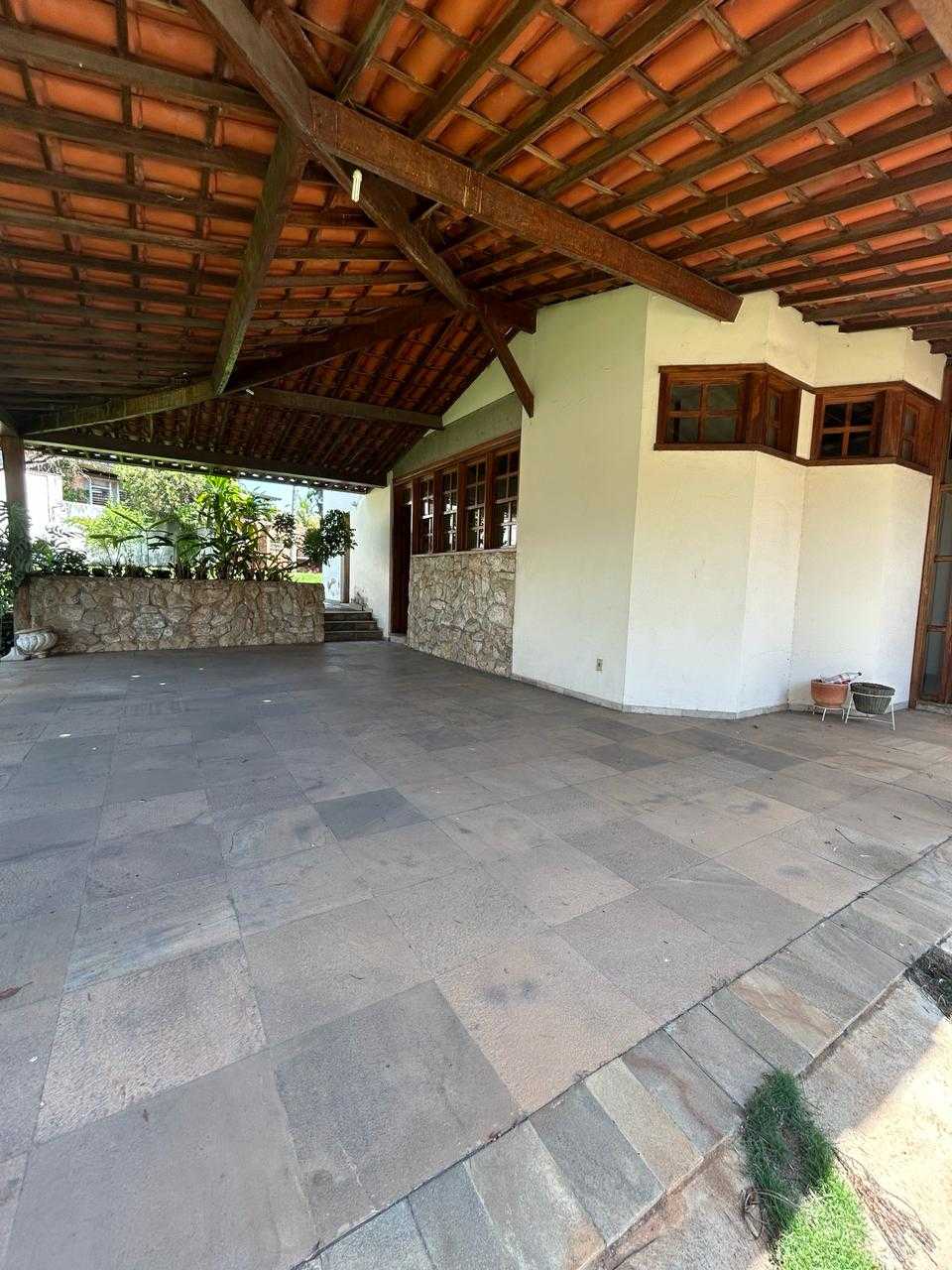 Casa à venda com 4 quartos, 440m² - Foto 2