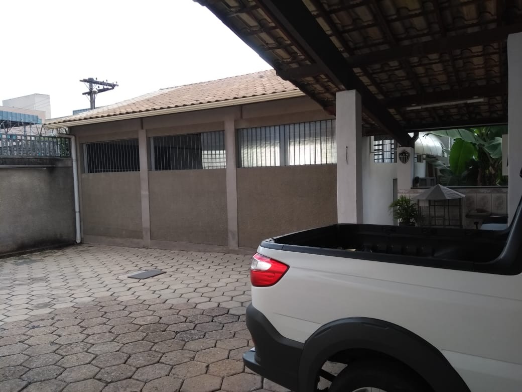 Casa à venda com 3 quartos, 360m² - Foto 2