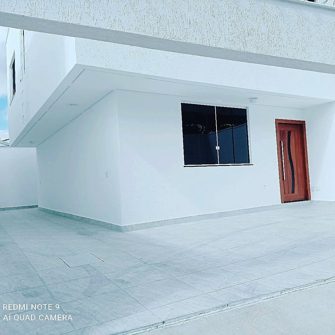 Casa à venda com 3 quartos, 135m² - Foto 1