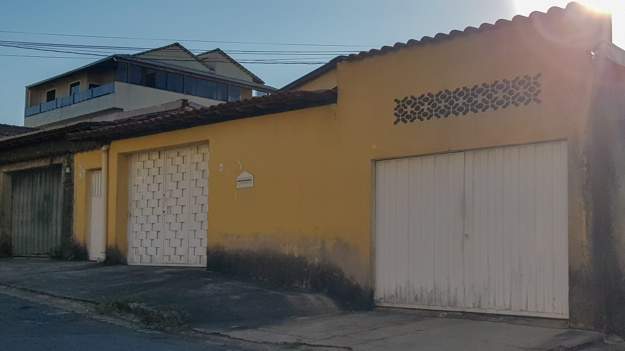 Casa à venda com 4 quartos, 450m² - Foto 1