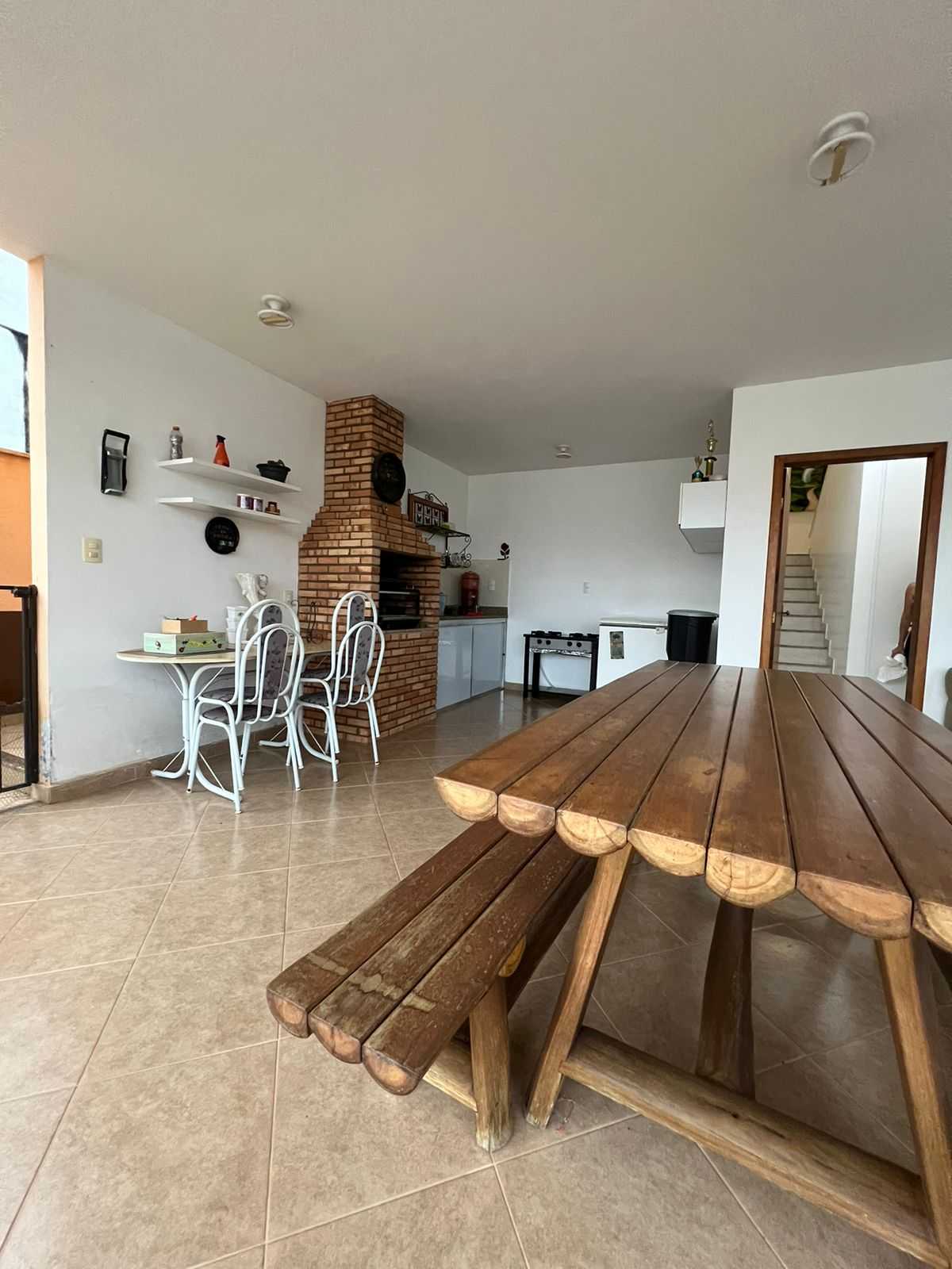 Casa à venda com 4 quartos, 305m² - Foto 4