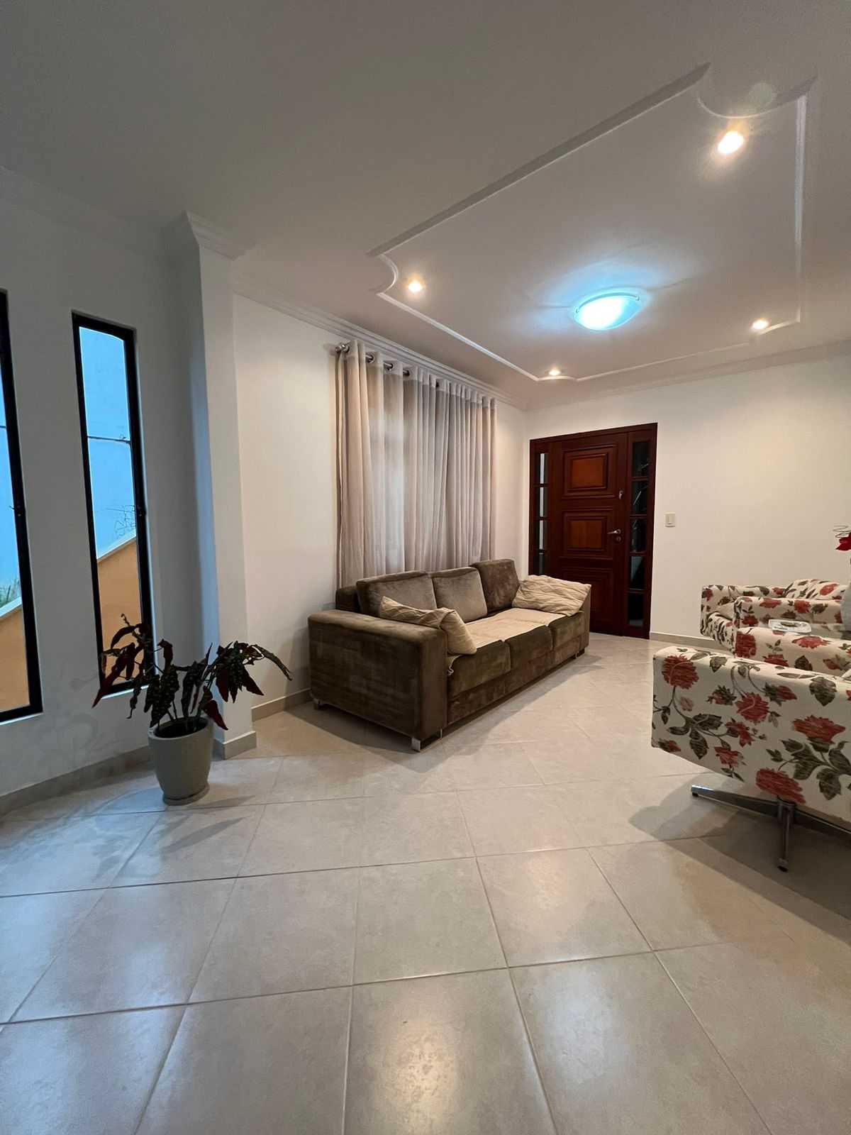 Casa à venda com 4 quartos, 305m² - Foto 2