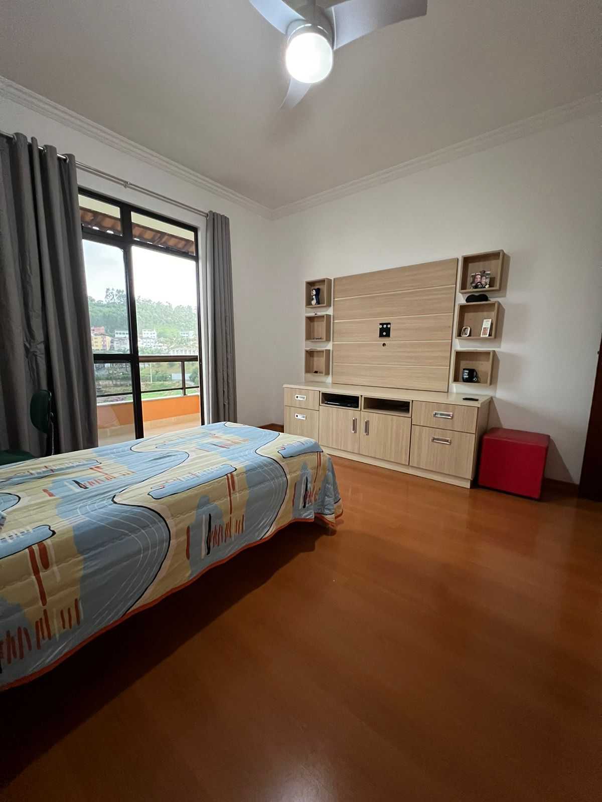 Casa à venda com 4 quartos, 305m² - Foto 17