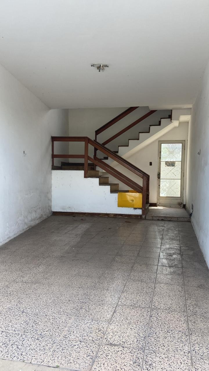 Casa à venda com 3 quartos, 200m² - Foto 1