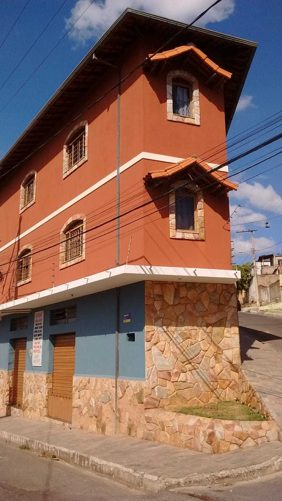 Casa à venda com 4 quartos, 295m² - Foto 1