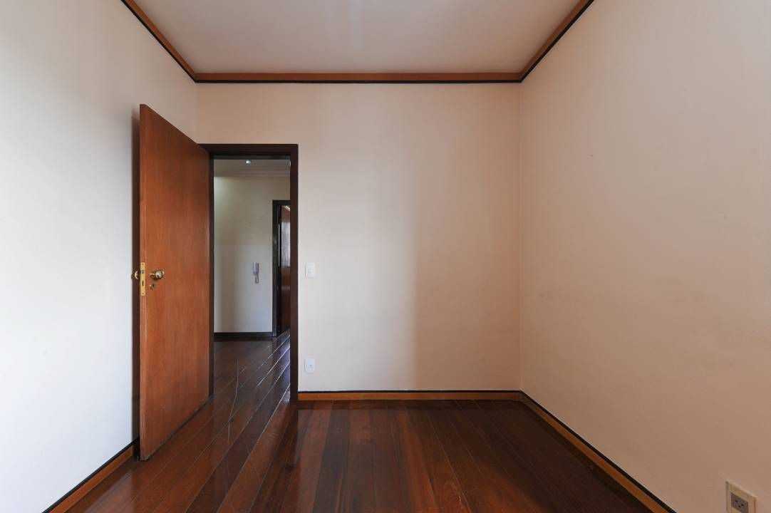 Apartamento à venda com 4 quartos, 140m² - Foto 16