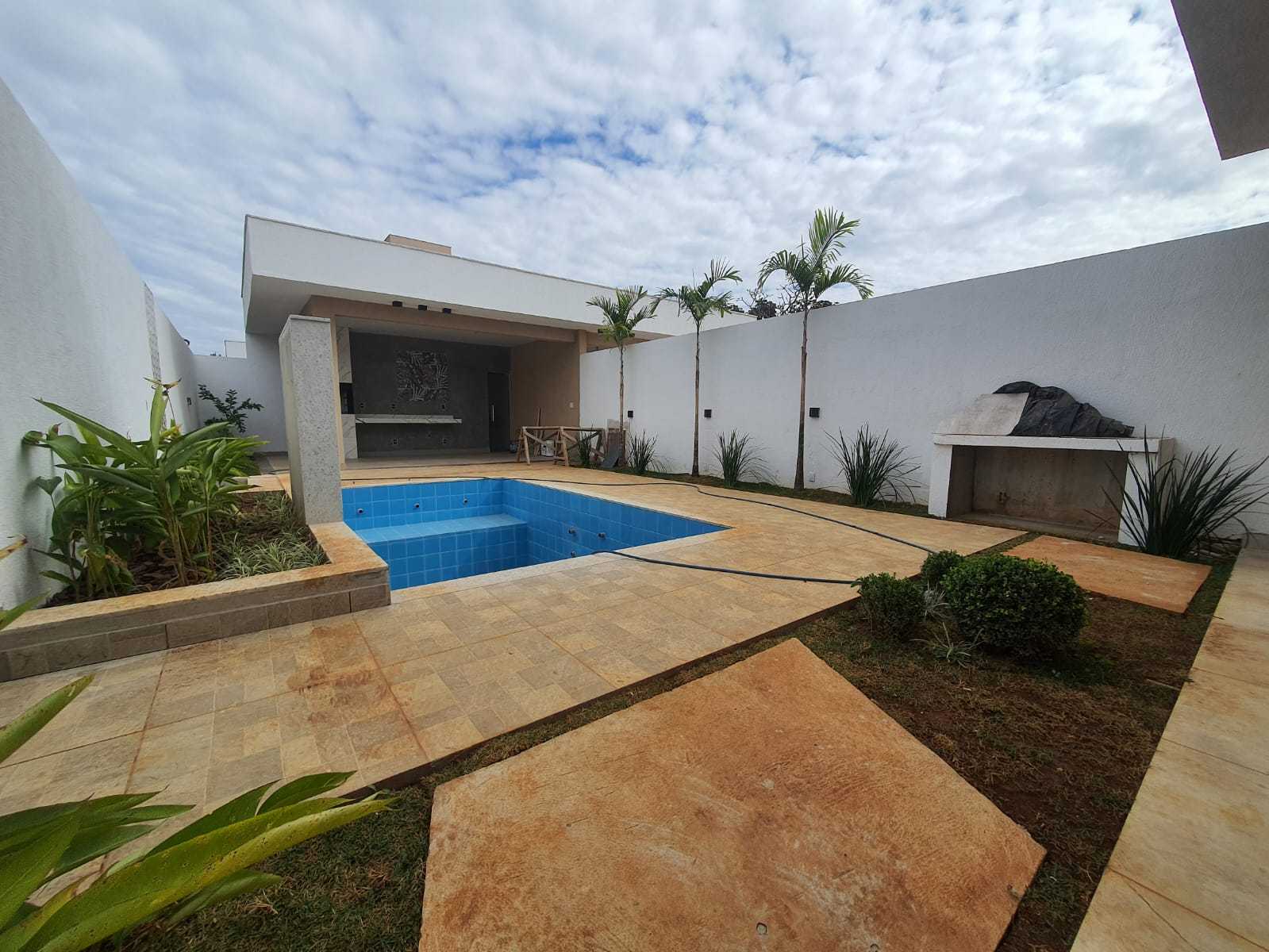 Casa à venda com 4 quartos, 128m² - Foto 1