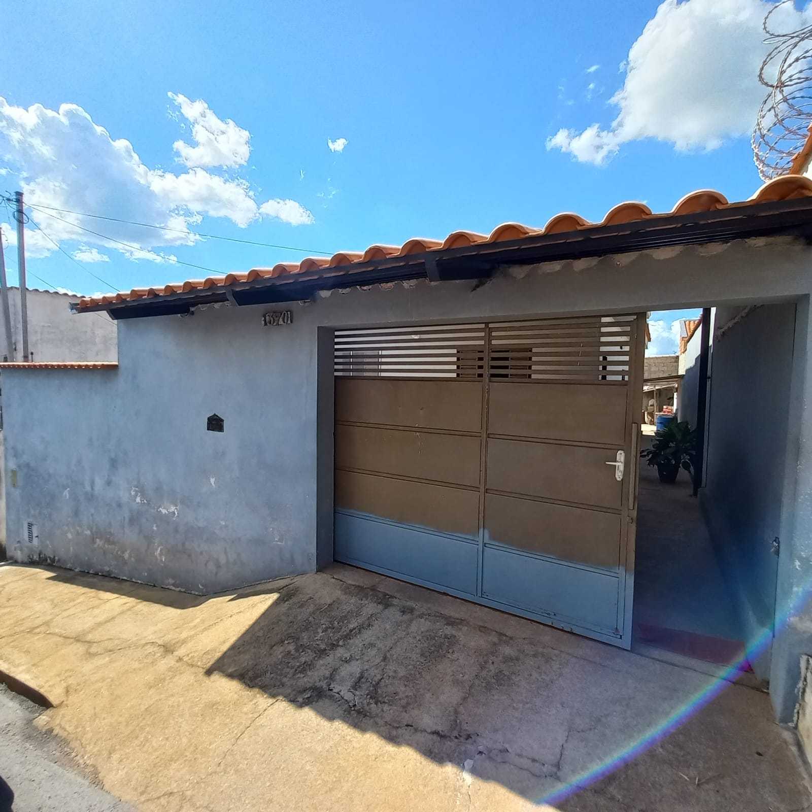 Casa à venda com 3 quartos, 300m² - Foto 1