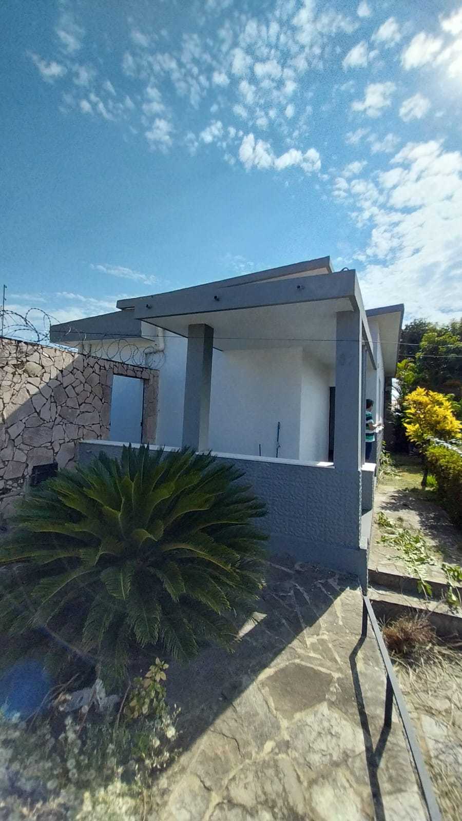 Casa à venda com 4 quartos, 290m² - Foto 1