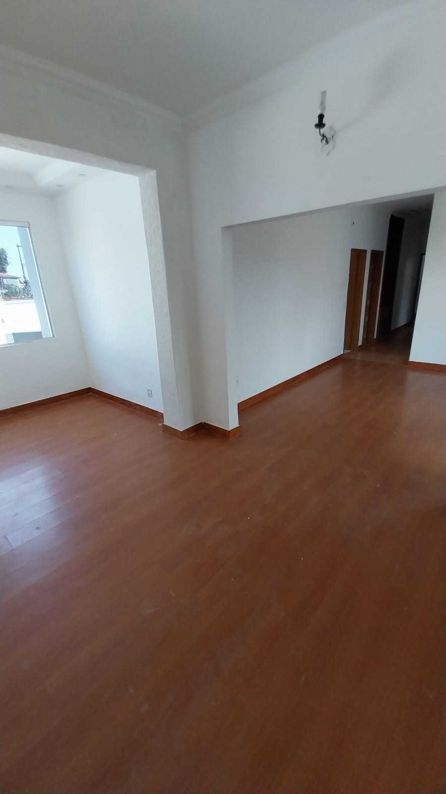 Casa à venda com 4 quartos, 290m² - Foto 2