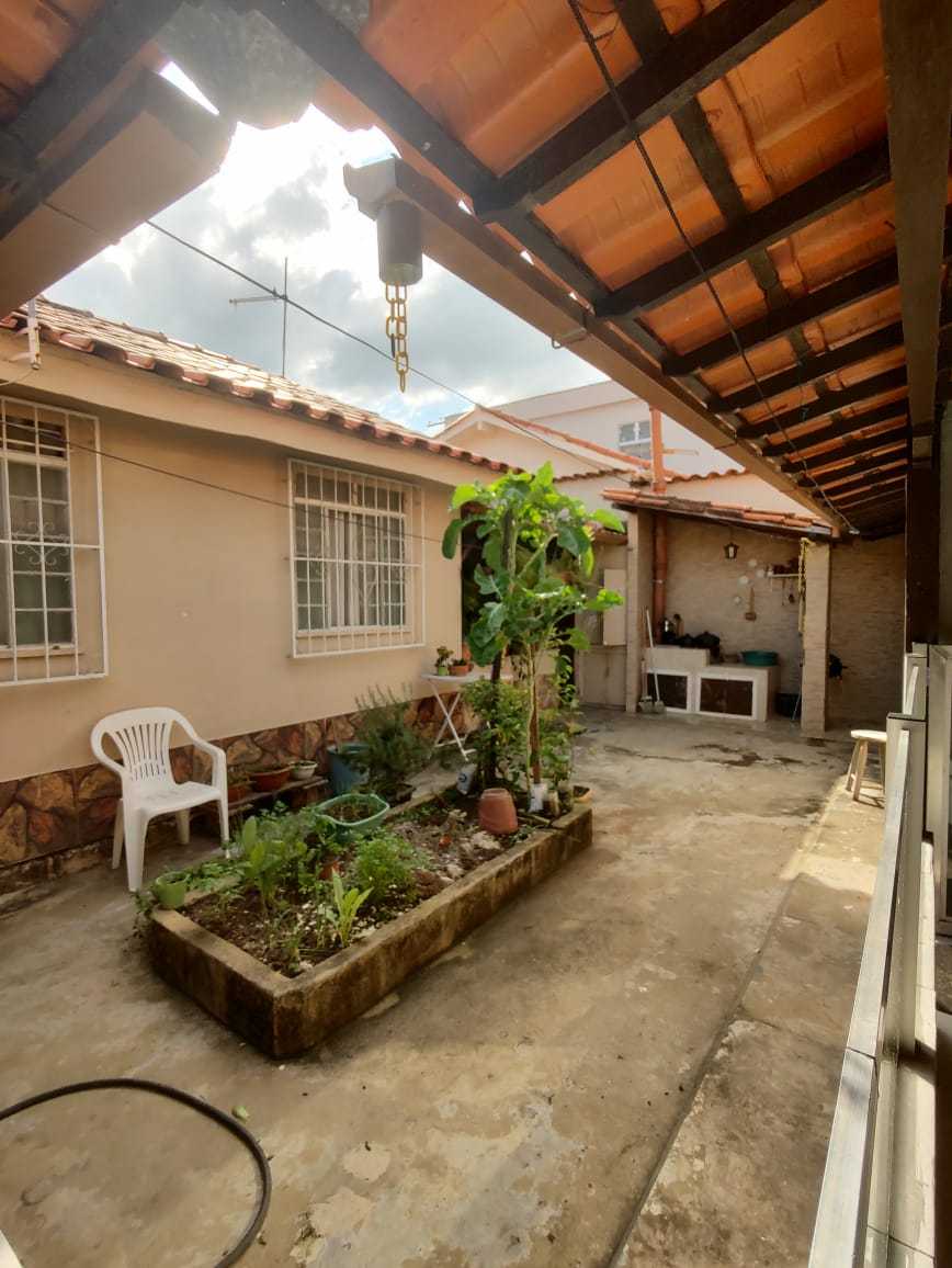 Casa à venda com 3 quartos, 130m² - Foto 2