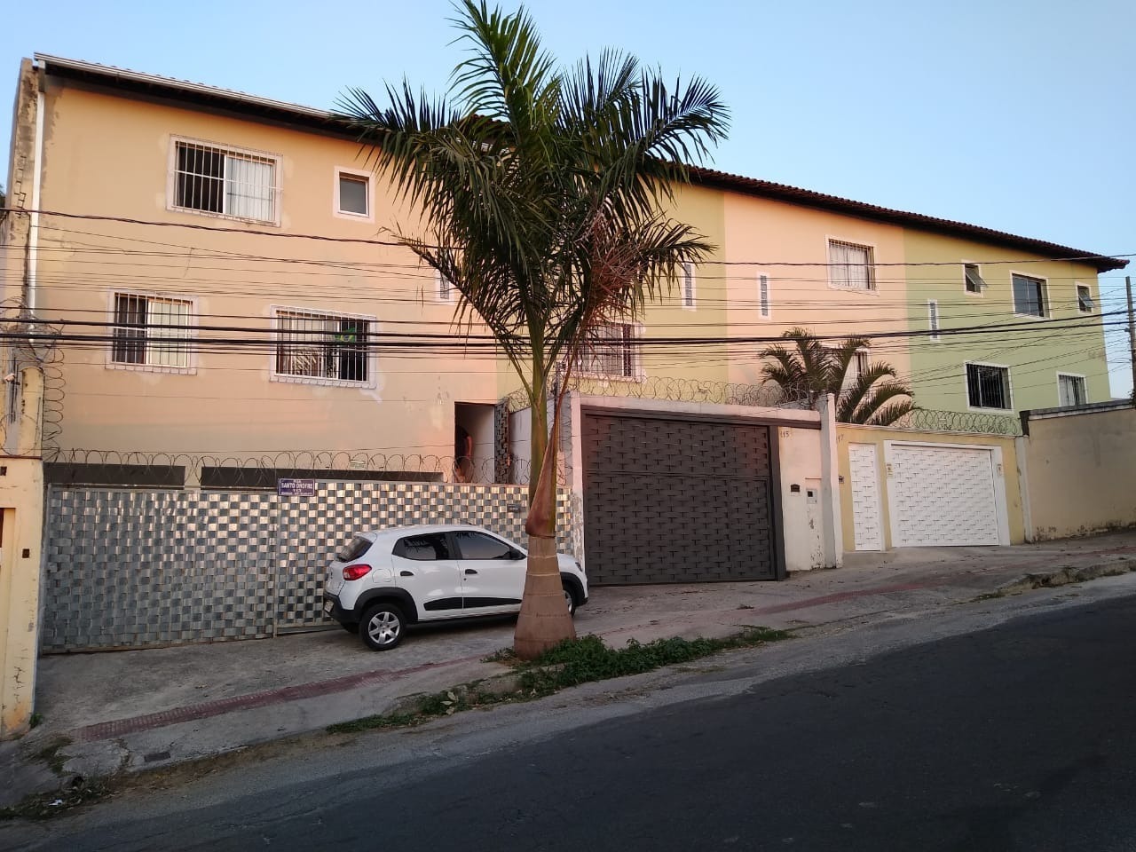 Casa à venda com 3 quartos, 110m² - Foto 1