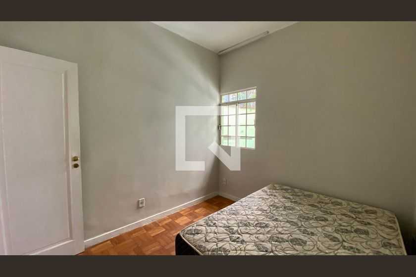 Apartamento à venda com 3 quartos, 180m² - Foto 2