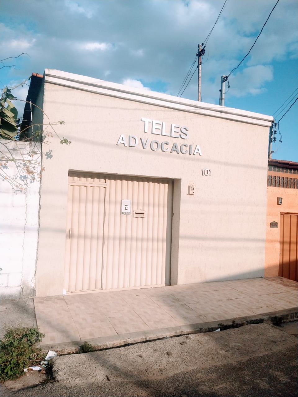 Casa à venda com 3 quartos, 200m² - Foto 1