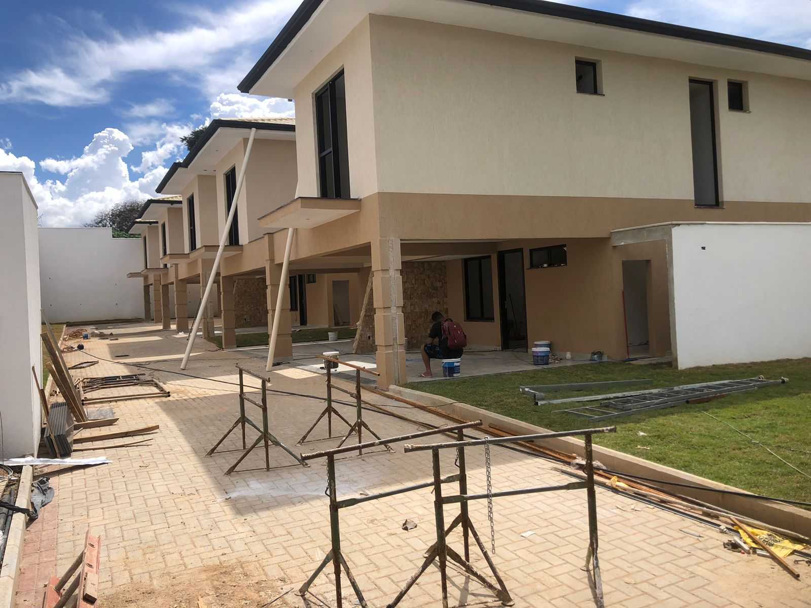 Casa à venda com 4 quartos, 123m² - Foto 1