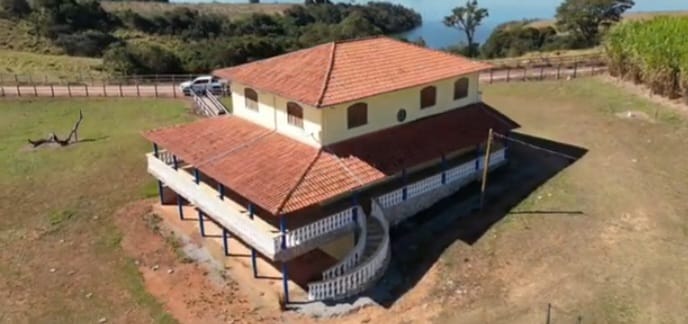 Chácara à venda com 6 quartos, 610m² - Foto 1