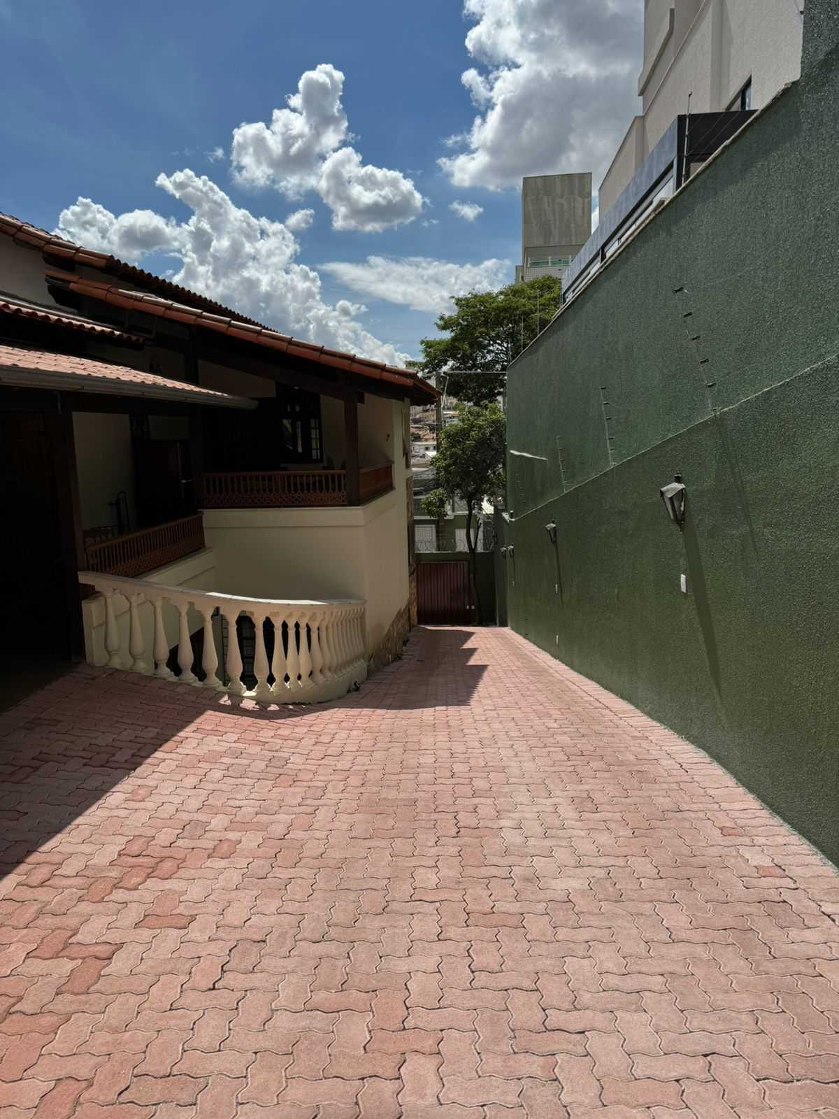 Casa à venda com 6 quartos, 250m² - Foto 14