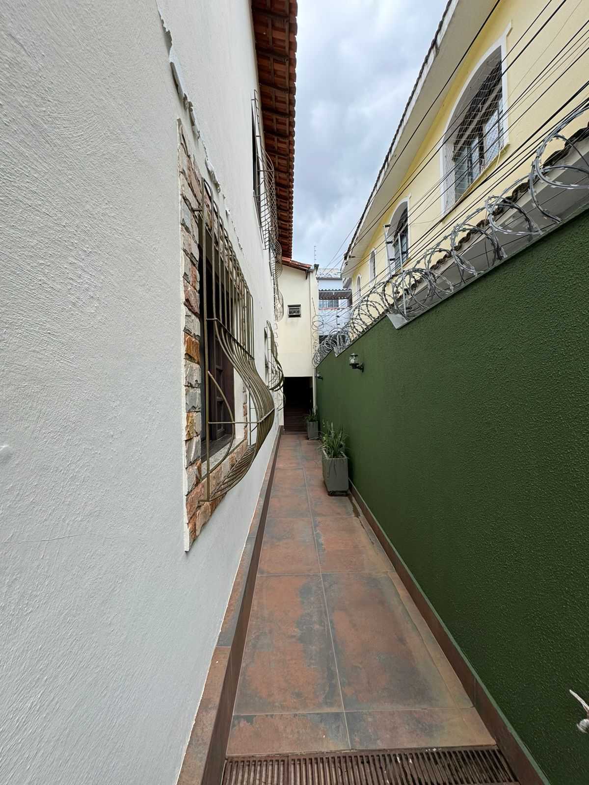 Casa à venda com 6 quartos, 250m² - Foto 5