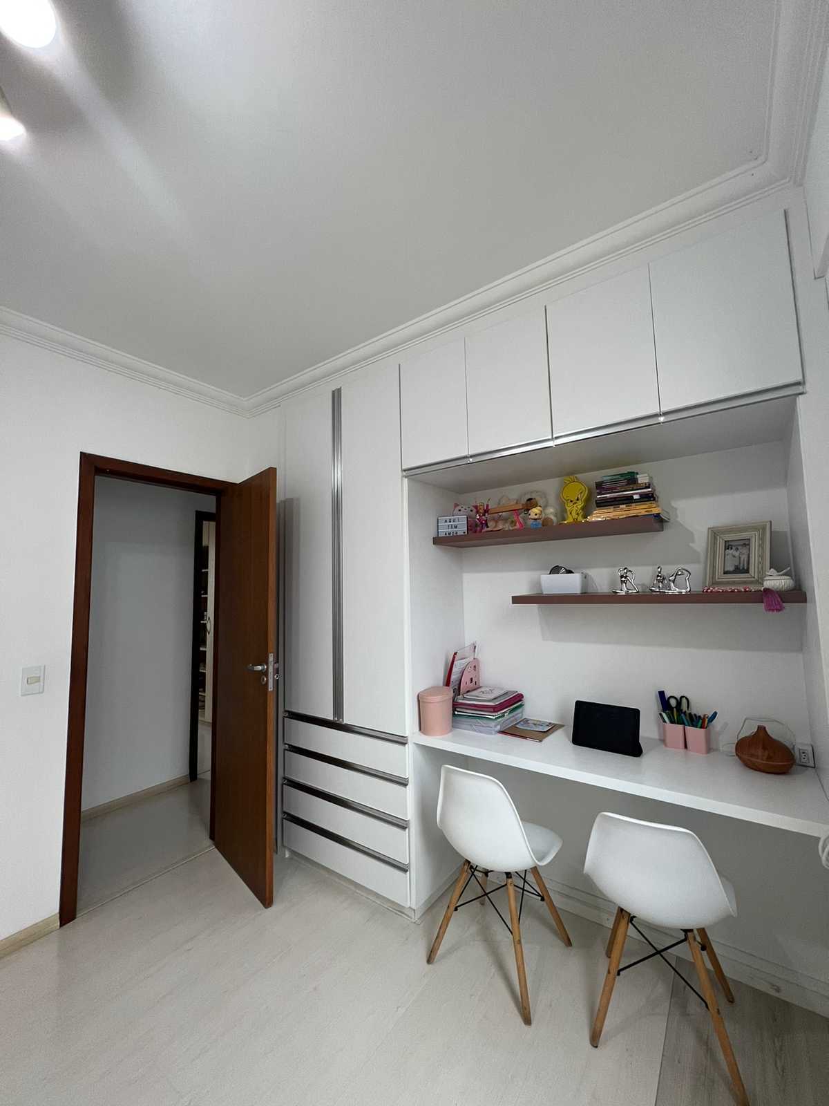 Apartamento à venda com 4 quartos, 140m² - Foto 2