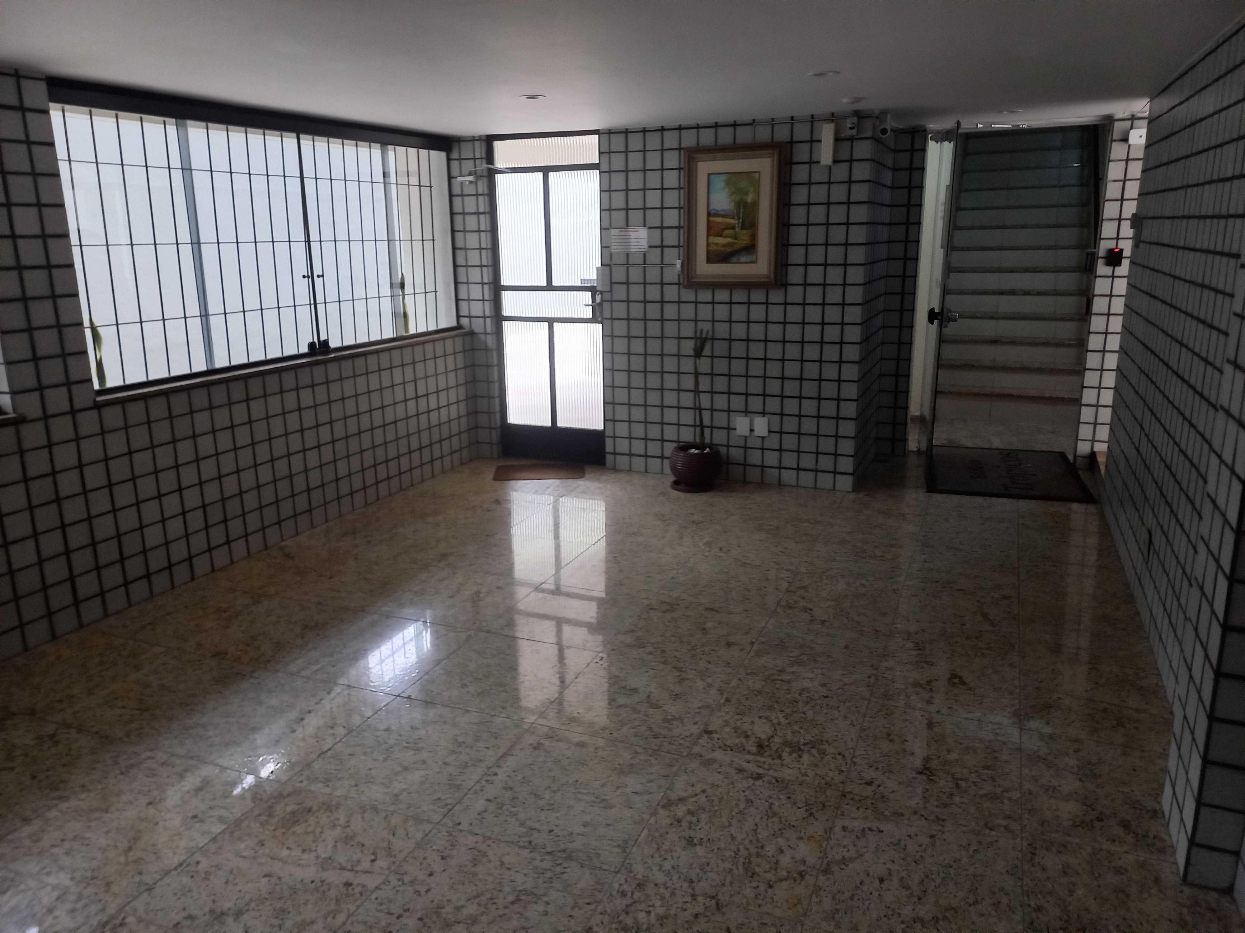 Apartamento à venda com 2 quartos, 75m² - Foto 1