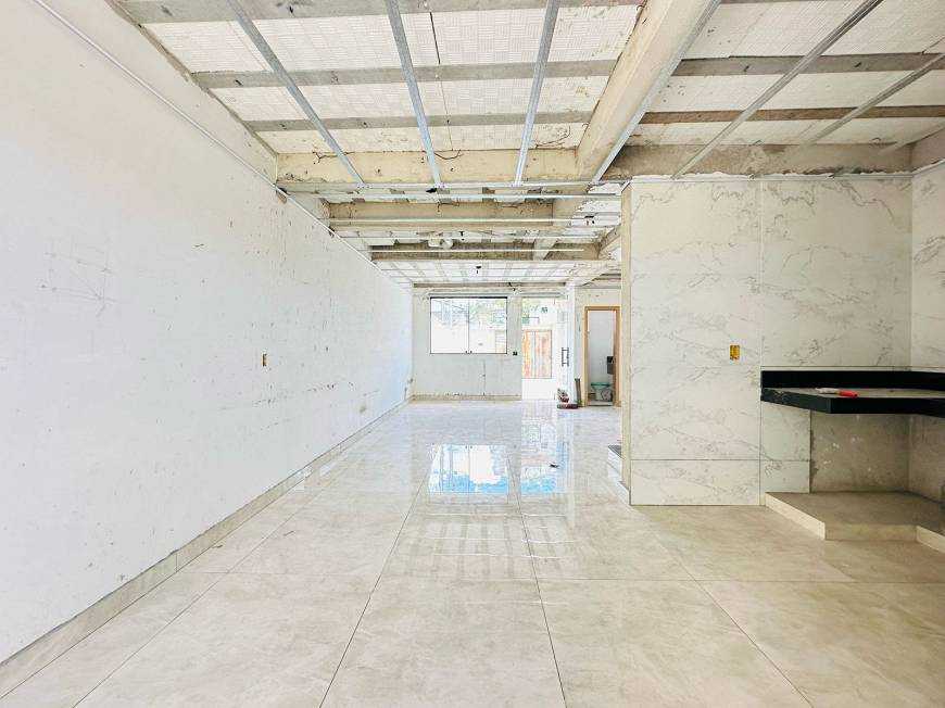 Casa à venda com 3 quartos, 98m² - Foto 1