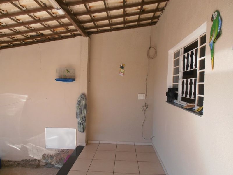 Casa à venda com 2 quartos, 80m² - Foto 3