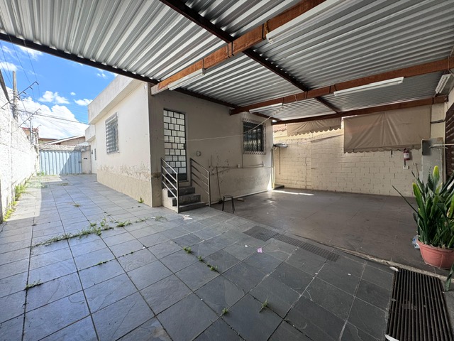 Casa à venda com 3 quartos, 258m² - Foto 2