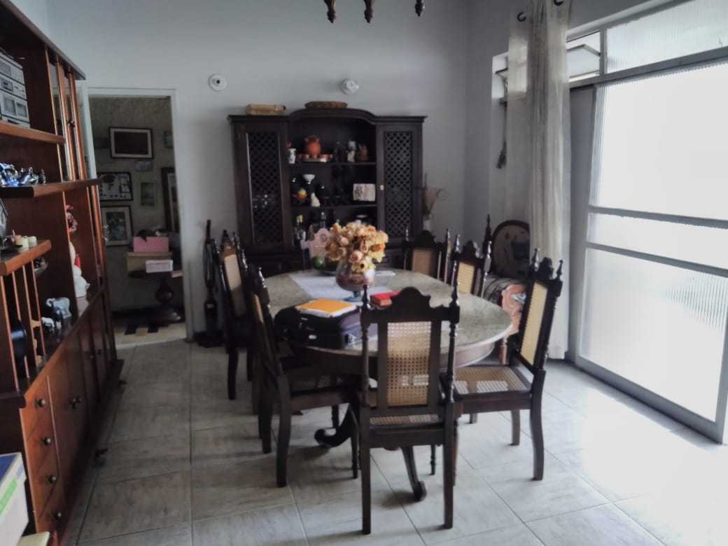 Casa à venda com 4 quartos, 196m² - Foto 1