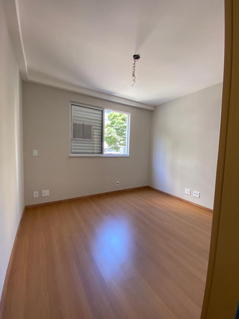 Apartamento à venda com 2 quartos, 67m² - Foto 3