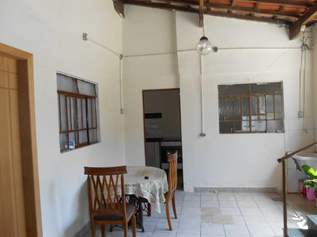 Casa à venda com 3 quartos, 120m² - Foto 1