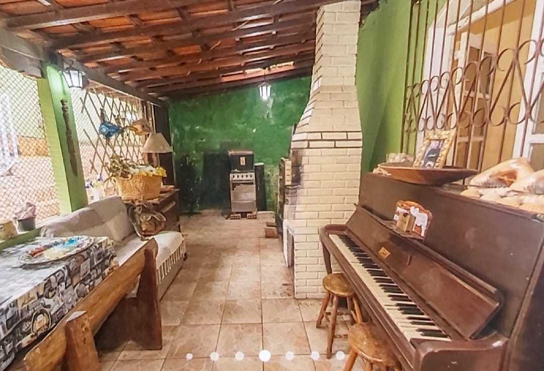 Casa à venda com 3 quartos, 360m² - Foto 1