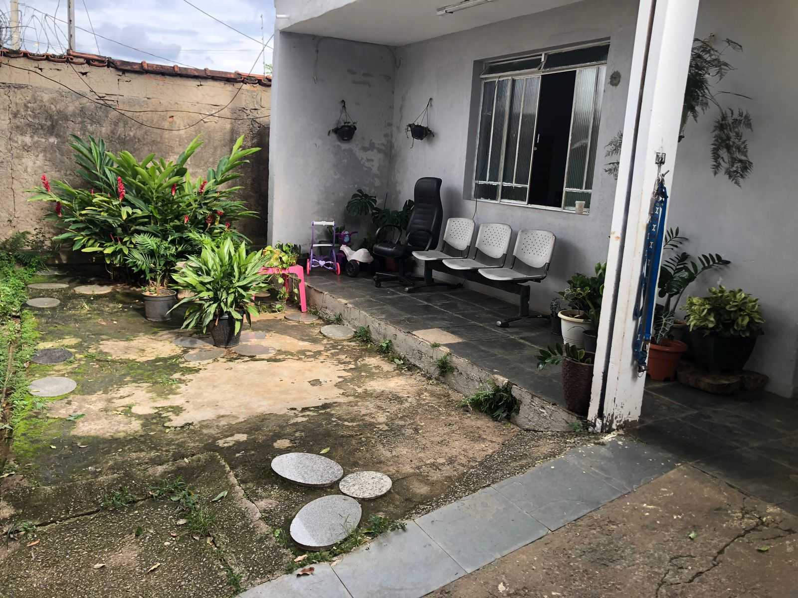 Casa à venda com 2 quartos, 360m² - Foto 1