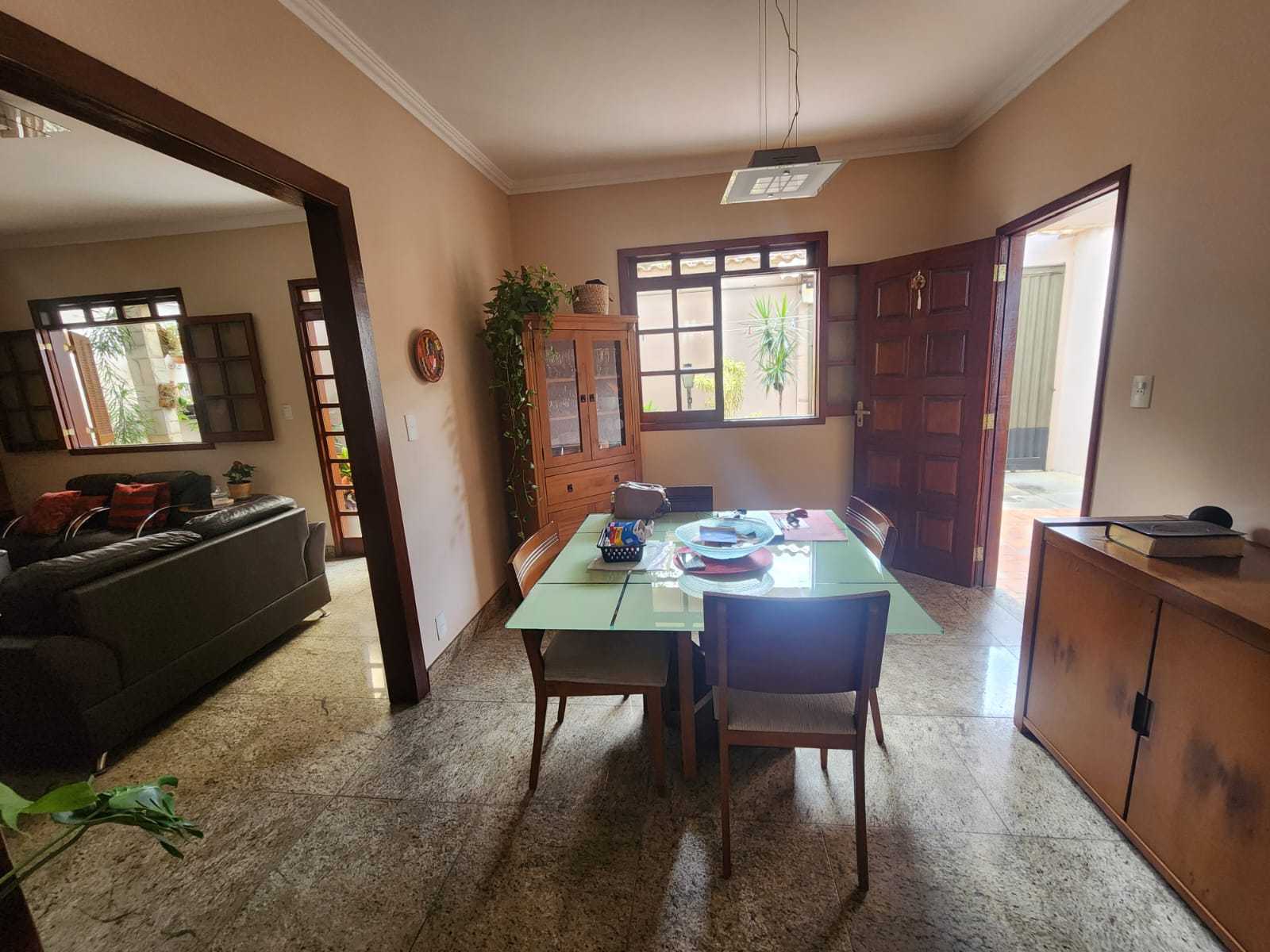 Casa à venda com 3 quartos, 180m² - Foto 1