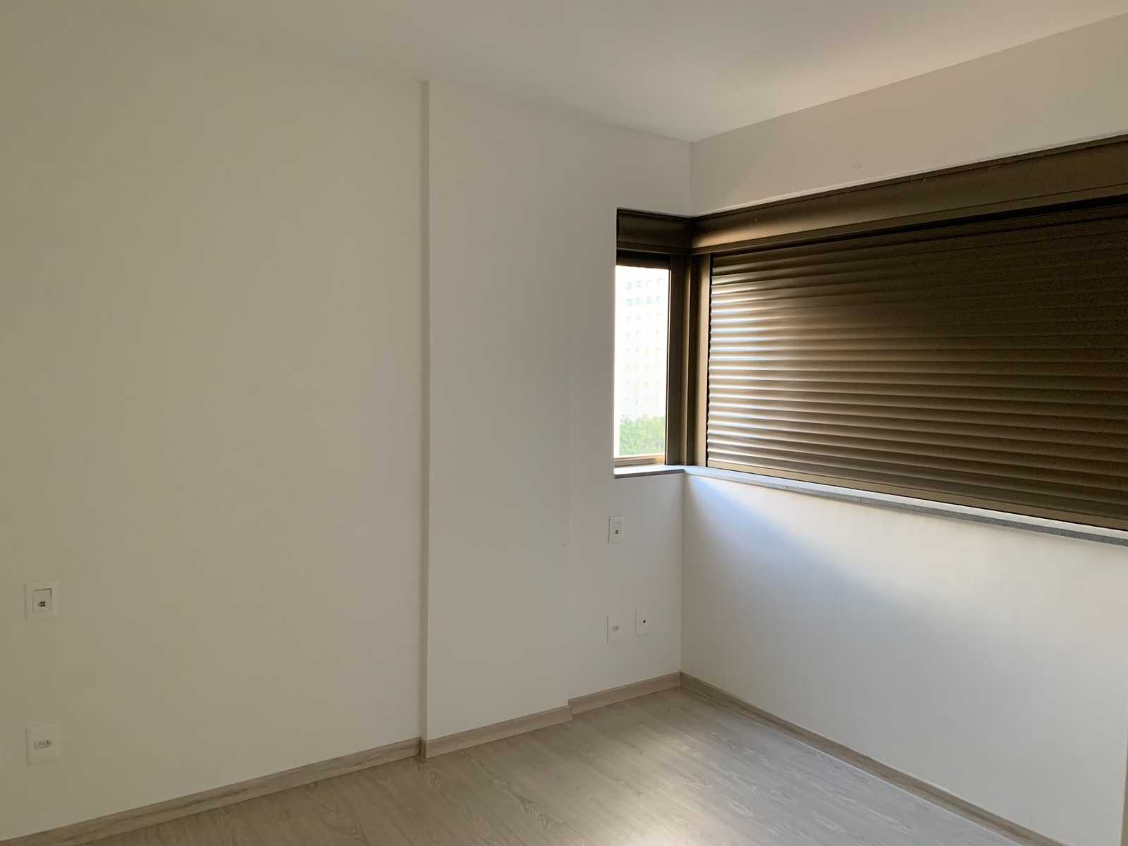 Apartamento à venda com 4 quartos, 134m² - Foto 3