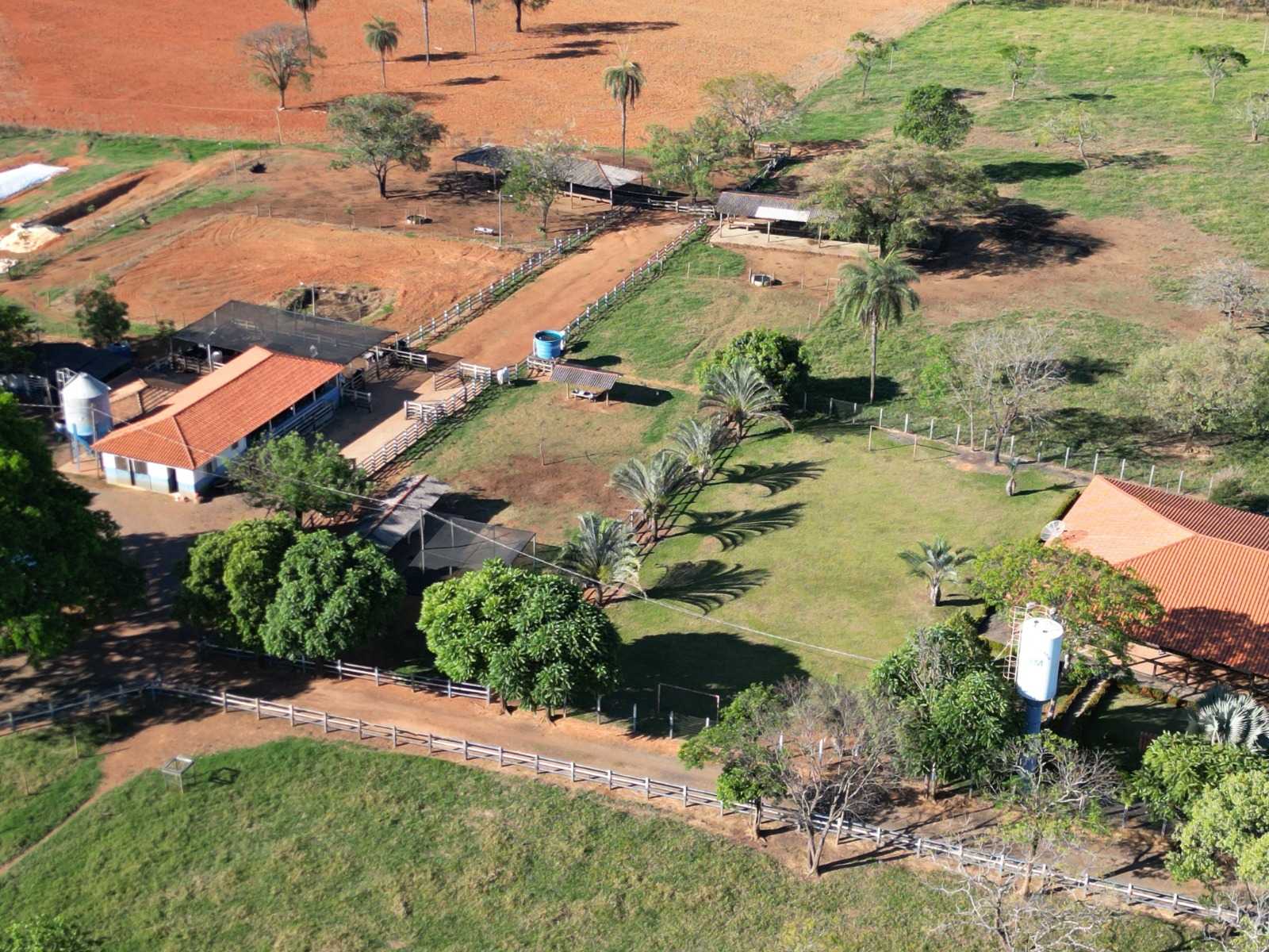 Chácara à venda com 4 quartos, 200000m² - Foto 3