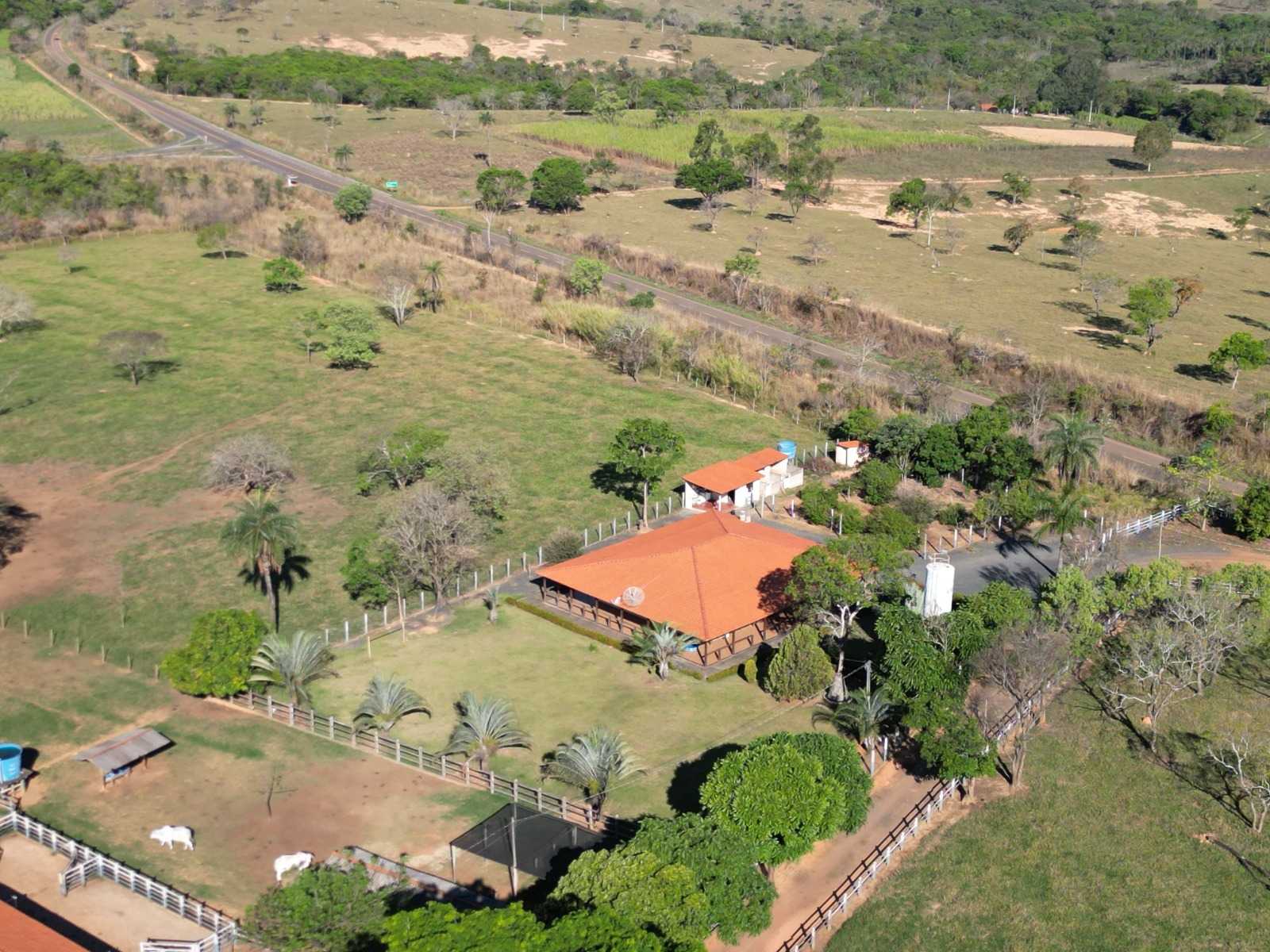 Chácara à venda com 4 quartos, 200000m² - Foto 1