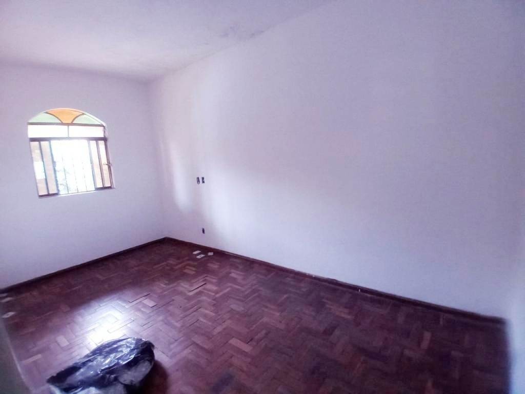 Casa à venda com 5 quartos, 207m² - Foto 7