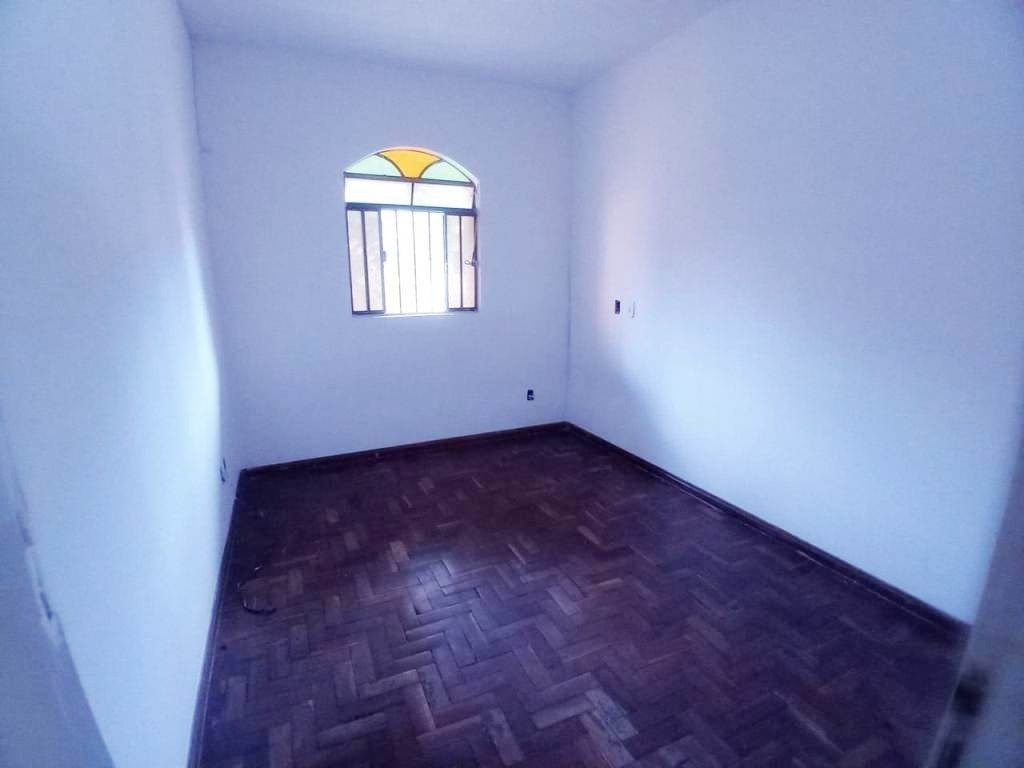 Casa à venda com 5 quartos, 207m² - Foto 8