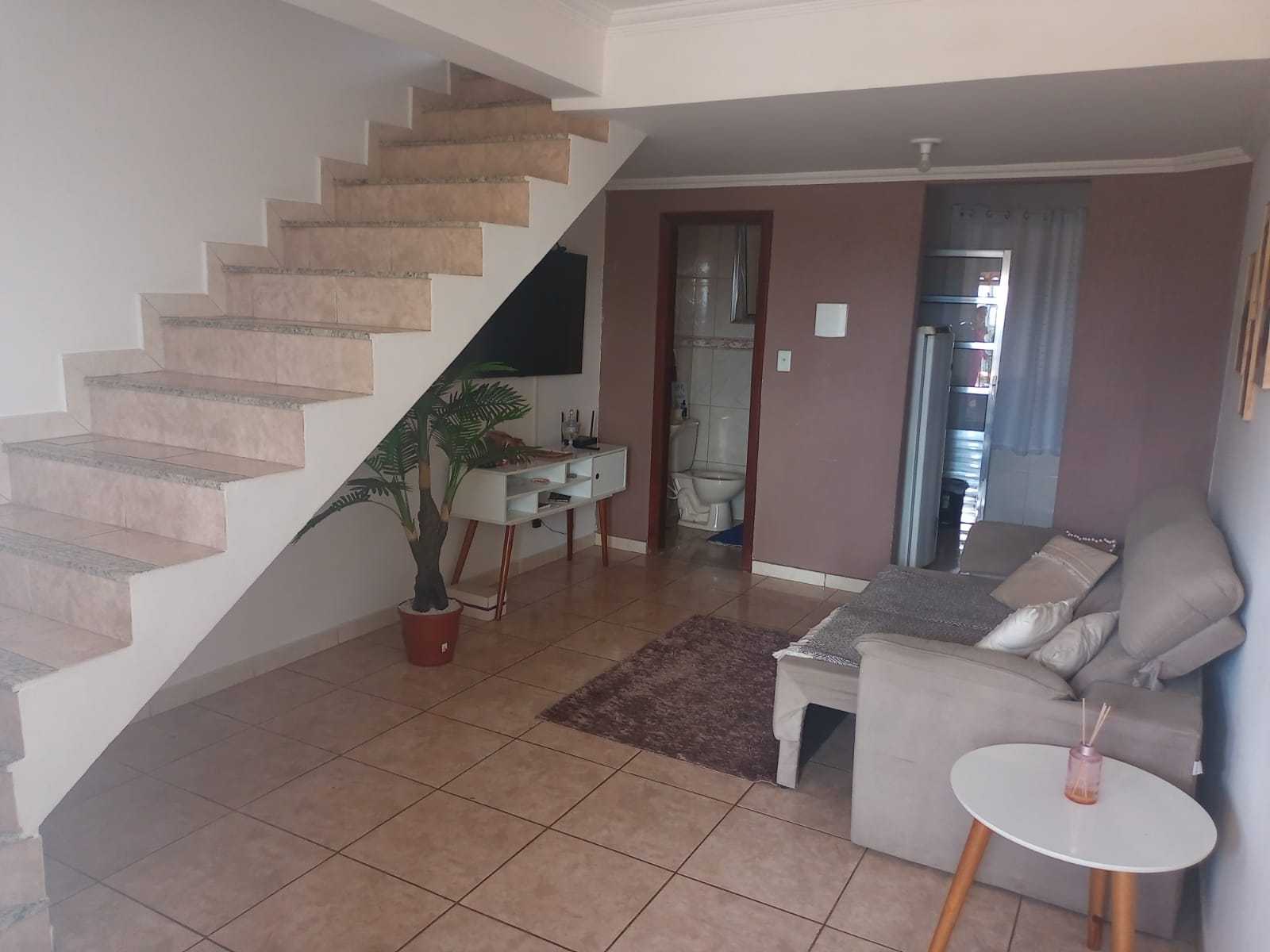 Casa à venda com 2 quartos, 180m² - Foto 2