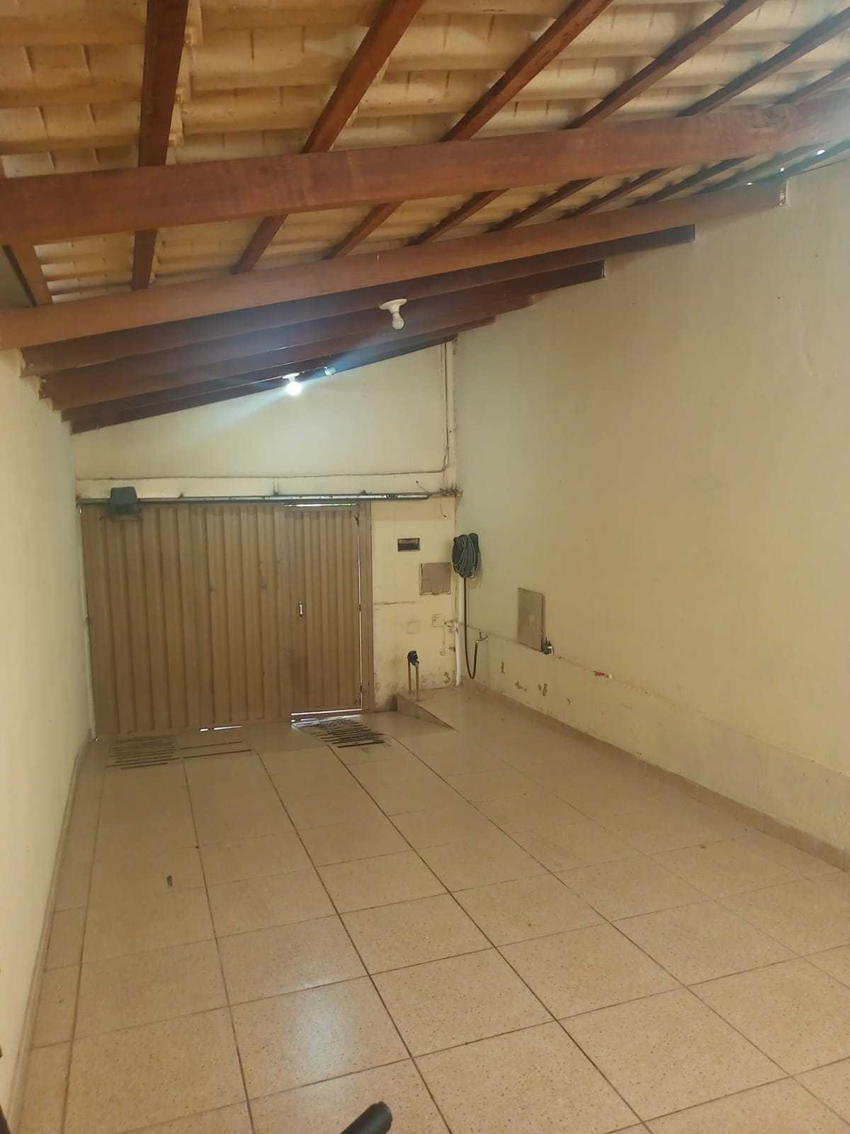 Casa à venda com 2 quartos, 180m² - Foto 1