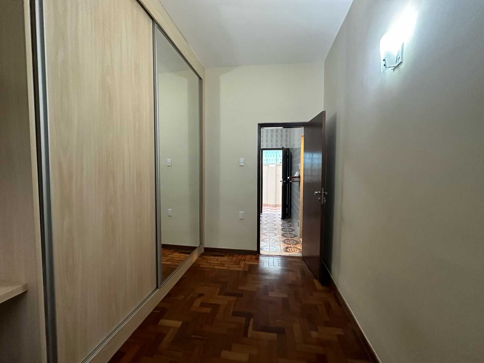 Casa à venda com 3 quartos, 300m² - Foto 15