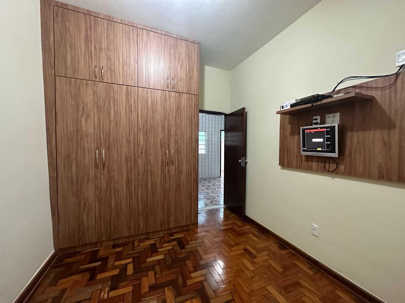 Casa à venda com 3 quartos, 300m² - Foto 17