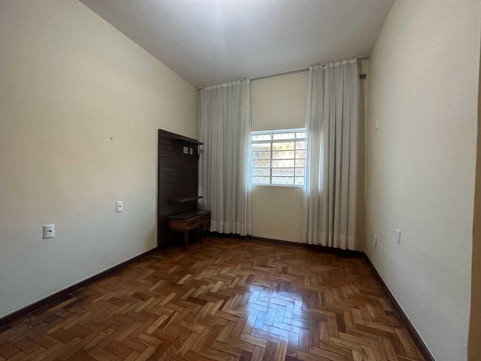 Casa à venda com 3 quartos, 300m² - Foto 13