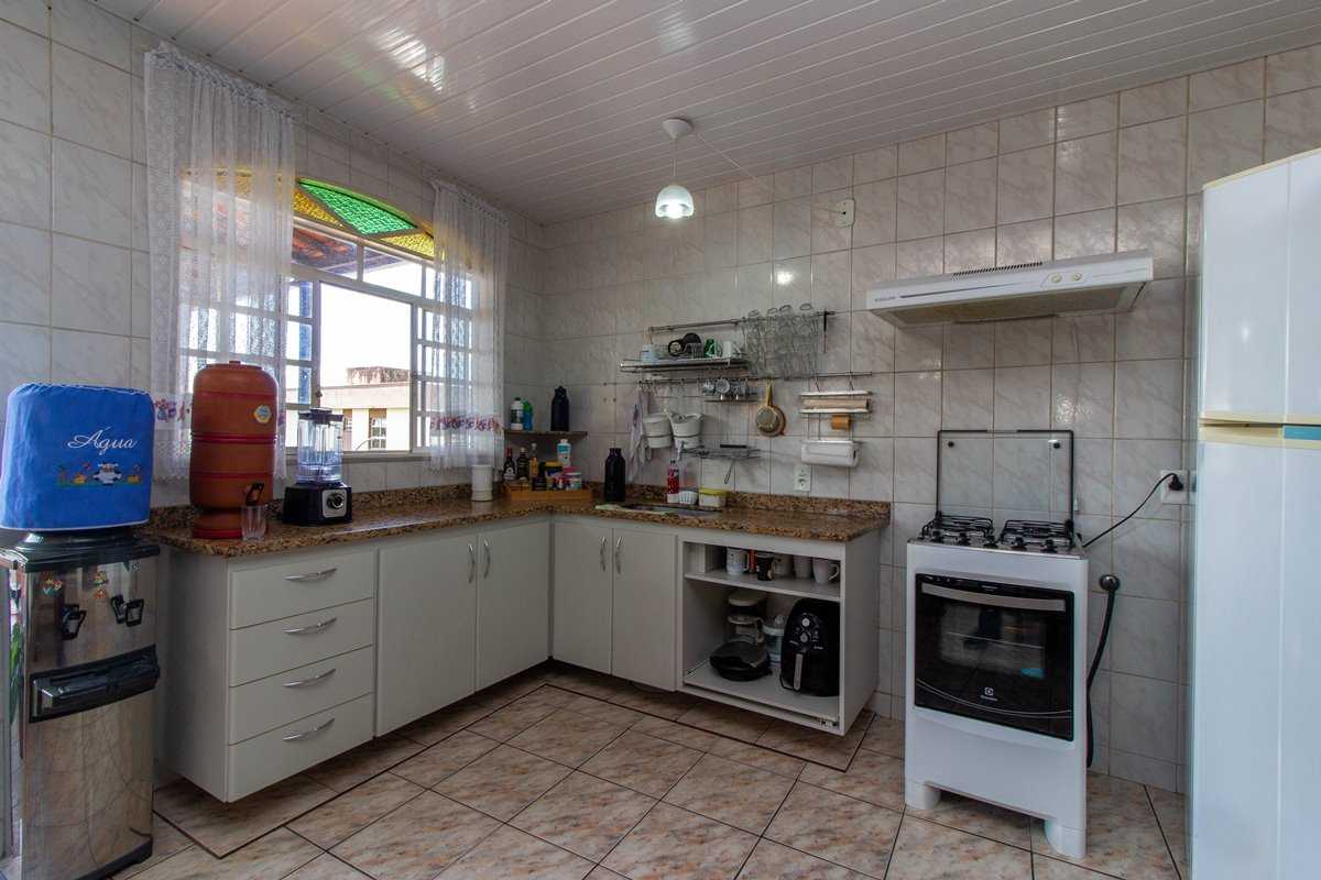 Casa à venda com 4 quartos, 333m² - Foto 3