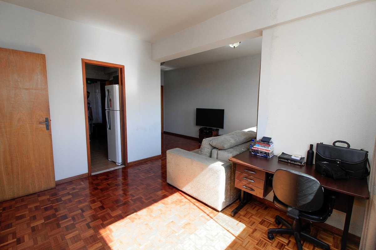 Apartamento à venda com 2 quartos, 68m² - Foto 4