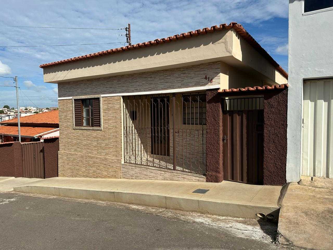 Casa à venda com 2 quartos, 360m² - Foto 1