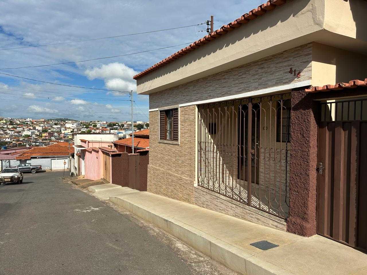 Casa à venda com 2 quartos, 360m² - Foto 2