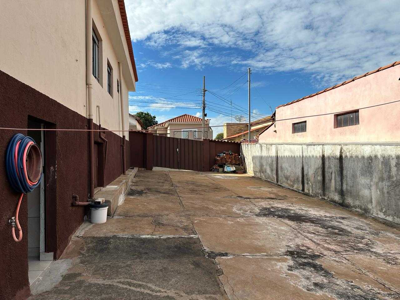 Casa à venda com 2 quartos, 360m² - Foto 21