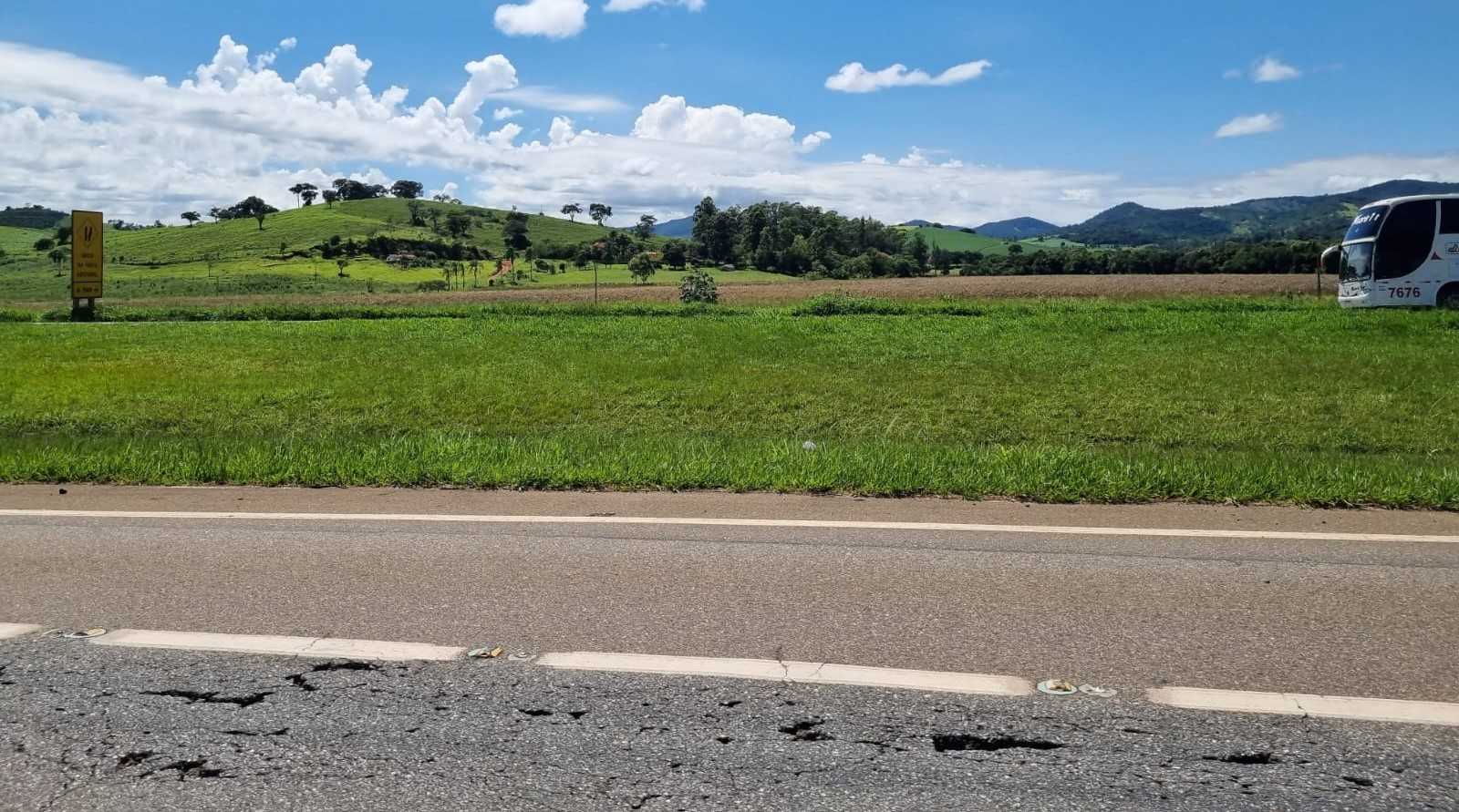 Chácara à venda com 1 quarto, 1000000m² - Foto 6