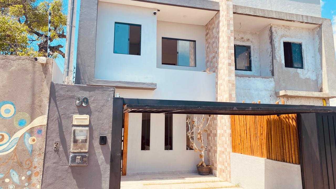 Casa à venda com 3 quartos, 110m² - Foto 1